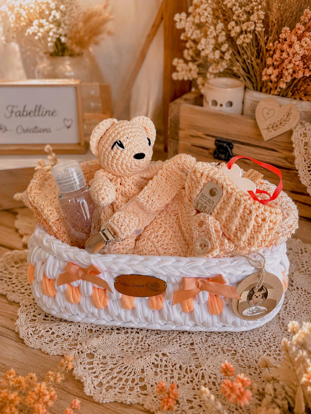 Panier naissance ovale au crochet avec doudou plat